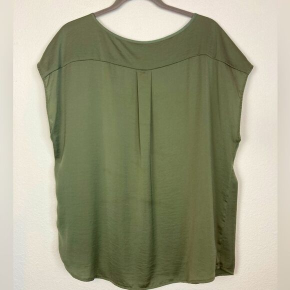 Chicos Cap Sleeve Boxy Blouse w/ pockets hidden button down 3 - Picture 2 of 9